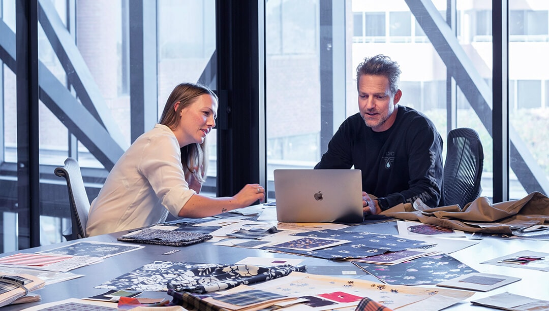 Two People brainstorming